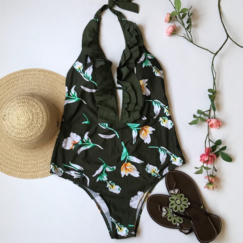NWT Halter top ruffle green floral print swimsuit
